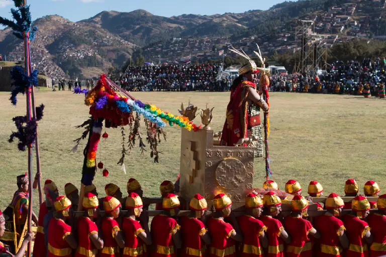 El Inca paseado en altar